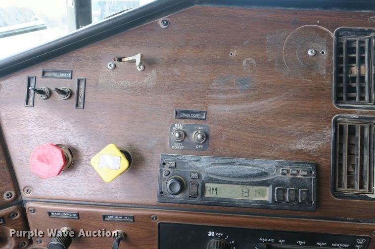 image for item EA9319 2004 Freightliner FLD dump truck