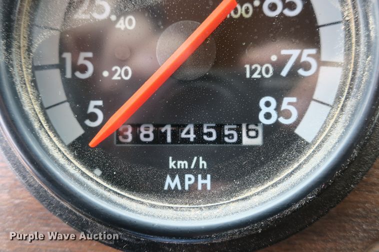 image for item EA9319 2004 Freightliner FLD dump truck