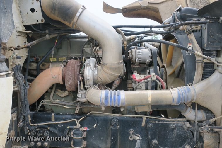 image for item EA9319 2004 Freightliner FLD dump truck