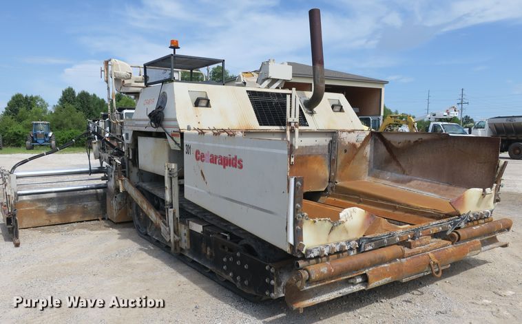 image for item EA9320 Cedarapids CR461-R paver