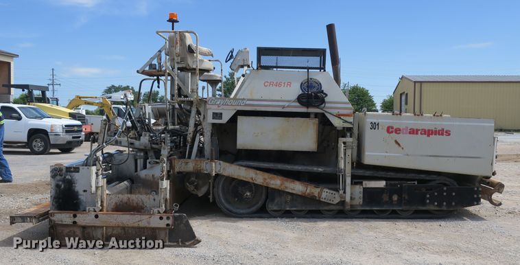 image for item EA9320 Cedarapids CR461-R paver