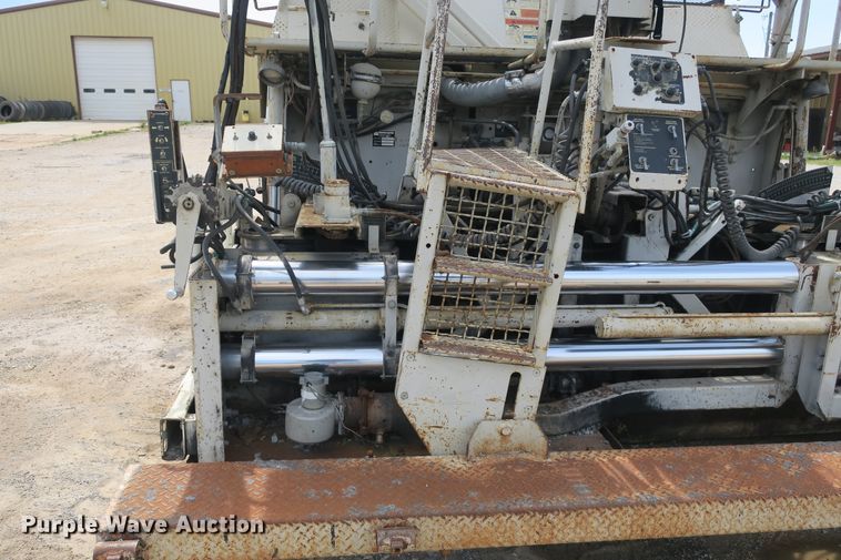 image for item EA9320 Cedarapids CR461-R paver