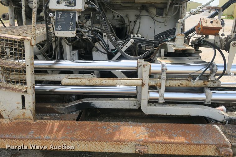 image for item EA9320 Cedarapids CR461-R paver