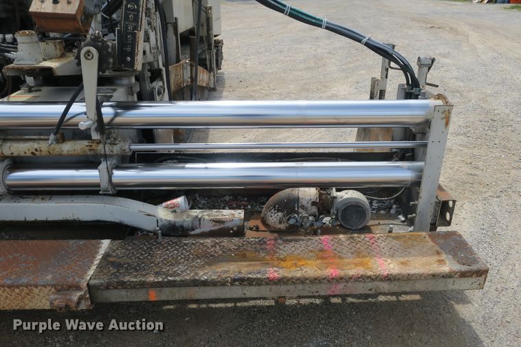 image for item EA9320 Cedarapids CR461-R paver