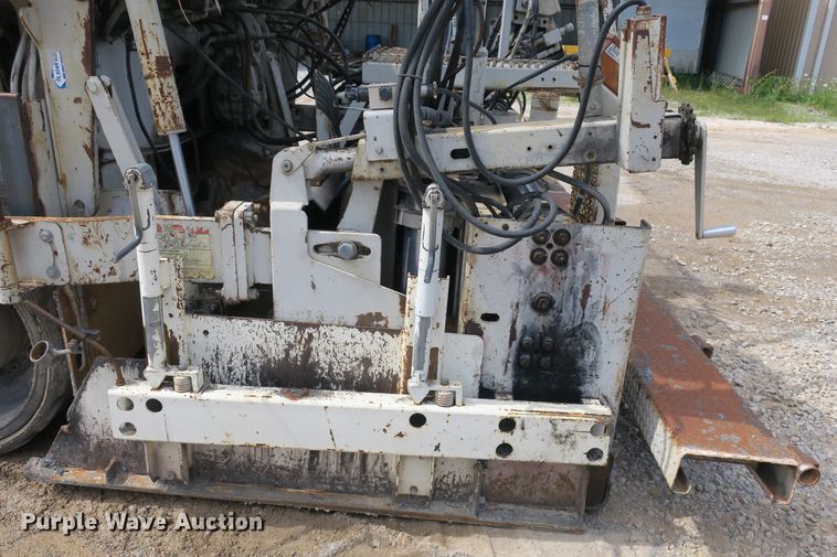 image for item EA9320 Cedarapids CR461-R paver