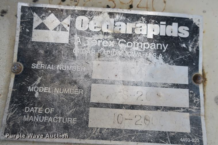 image for item EA9320 Cedarapids CR461-R paver