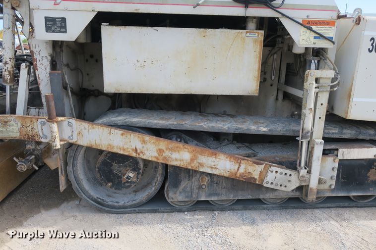 image for item EA9320 Cedarapids CR461-R paver