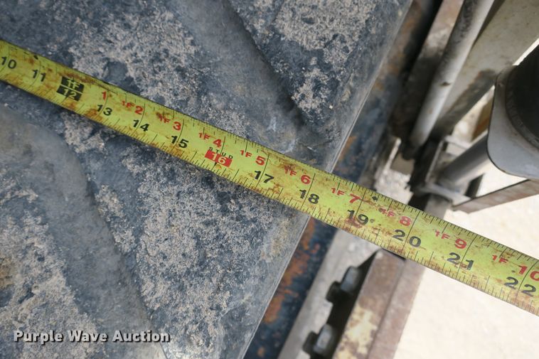 image for item EA9320 Cedarapids CR461-R paver