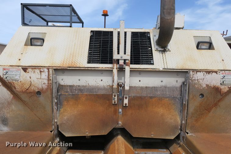 image for item EA9320 Cedarapids CR461-R paver