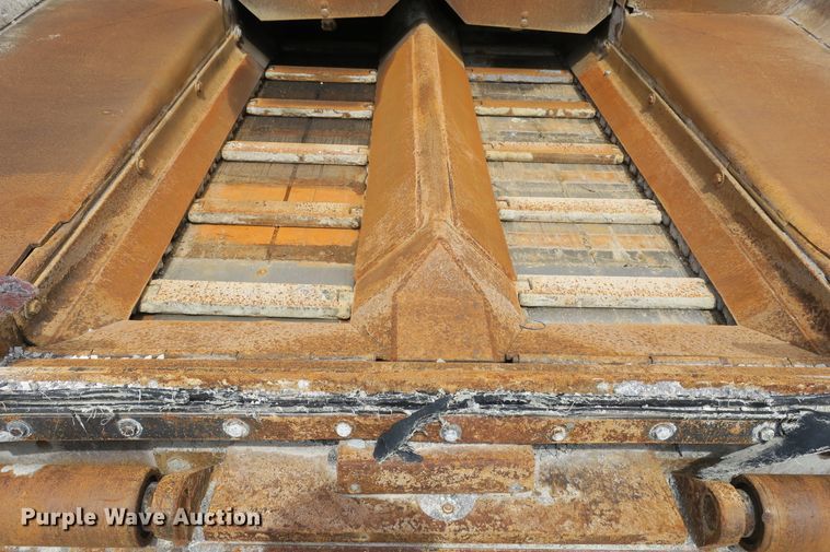 image for item EA9320 Cedarapids CR461-R paver