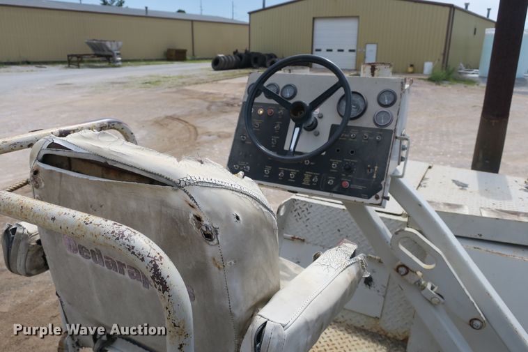 image for item EA9320 Cedarapids CR461-R paver