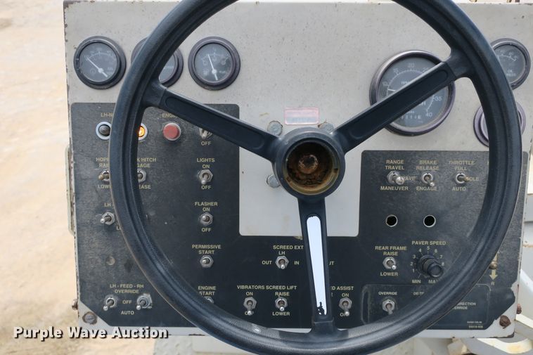 image for item EA9320 Cedarapids CR461-R paver