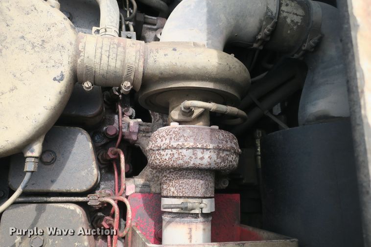 image for item EA9320 Cedarapids CR461-R paver