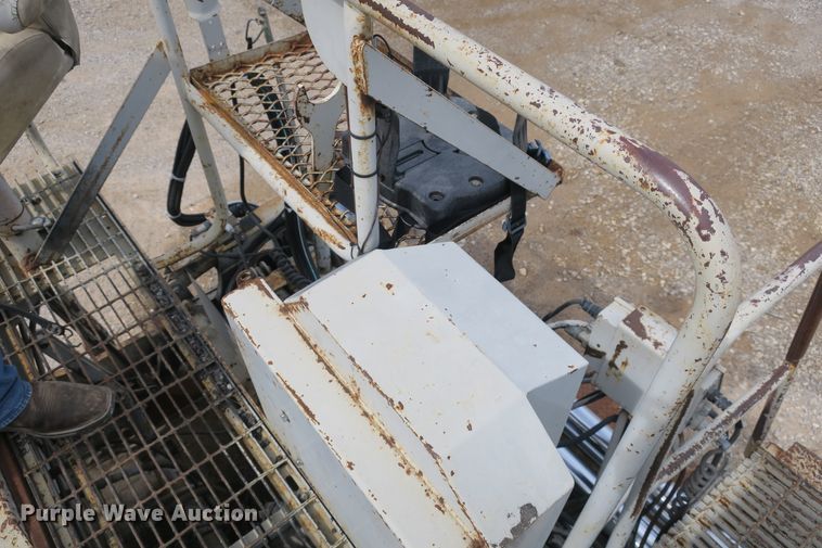 image for item EA9320 Cedarapids CR461-R paver