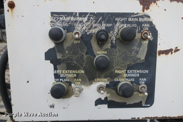 image for item EA9320 Cedarapids CR461-R paver