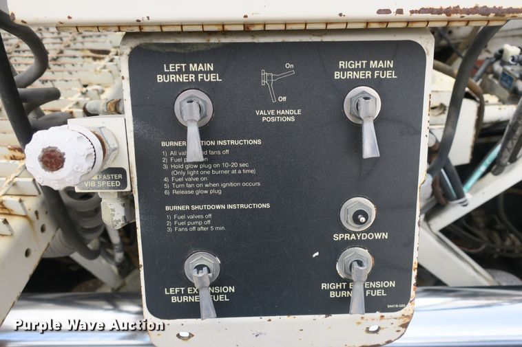 image for item EA9320 Cedarapids CR461-R paver