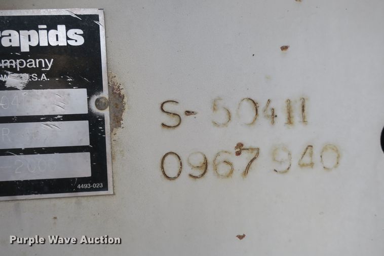 image for item EA9320 Cedarapids CR461-R paver