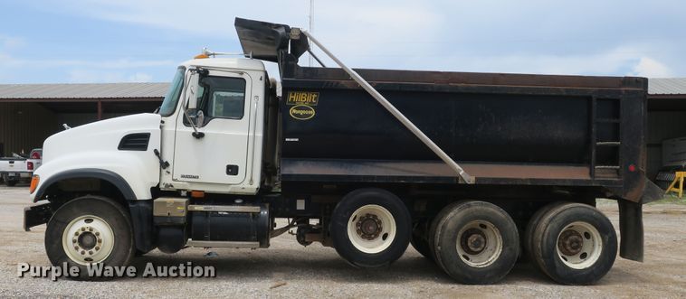 image for item EA9321 2007 Mack CV713 dump truck