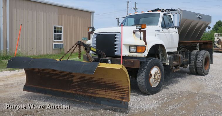 image for item EA9322 1998 Ford F800 spreader truck