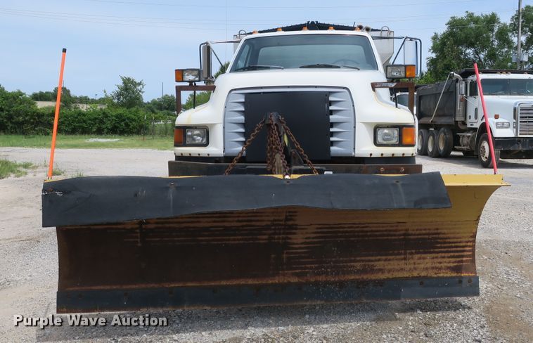 image for item EA9322 1998 Ford F800 spreader truck