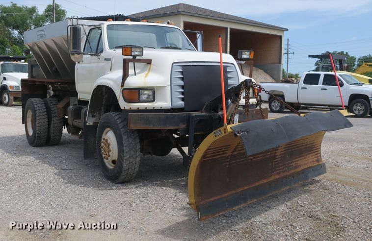 image for item EA9322 1998 Ford F800 spreader truck