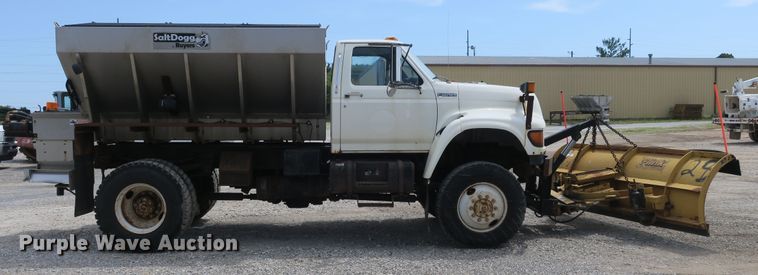 image for item EA9322 1998 Ford F800 spreader truck