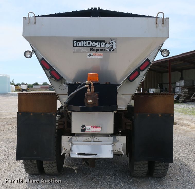 image for item EA9322 1998 Ford F800 spreader truck