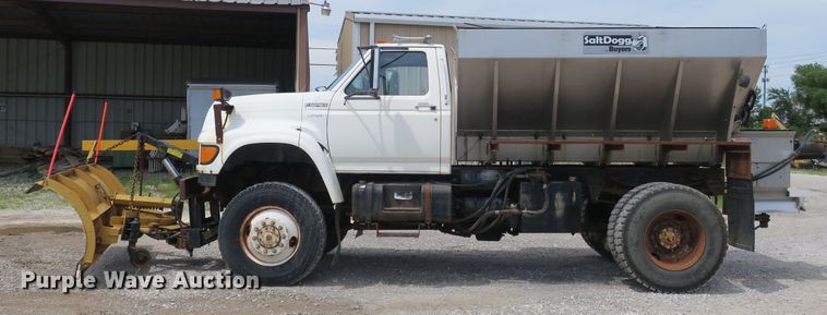 image for item EA9322 1998 Ford F800 spreader truck