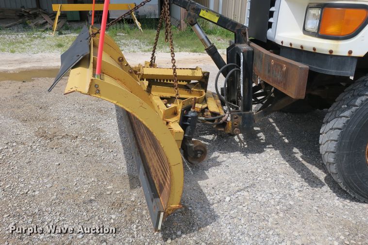 image for item EA9322 1998 Ford F800 spreader truck