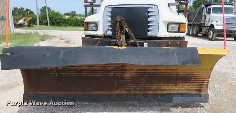 image for item EA9322 1998 Ford F800 spreader truck