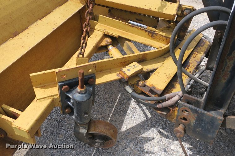 image for item EA9322 1998 Ford F800 spreader truck