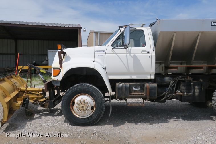 image for item EA9322 1998 Ford F800 spreader truck