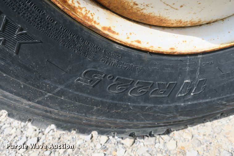 image for item EA9322 1998 Ford F800 spreader truck