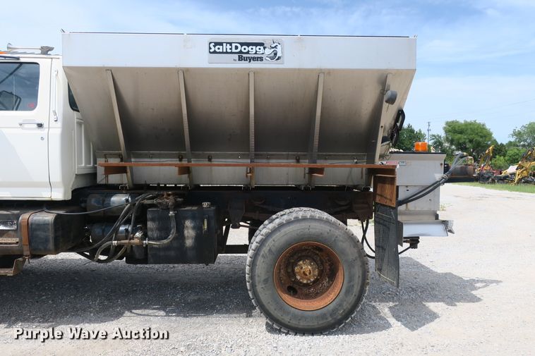 image for item EA9322 1998 Ford F800 spreader truck