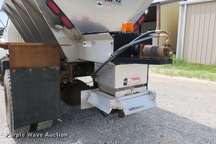 image for item EA9322 1998 Ford F800 spreader truck