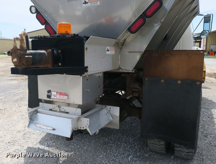 image for item EA9322 1998 Ford F800 spreader truck