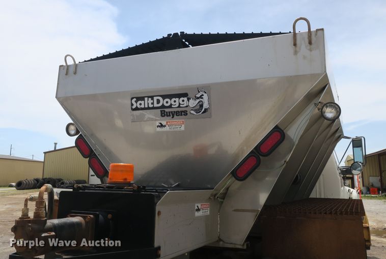 image for item EA9322 1998 Ford F800 spreader truck