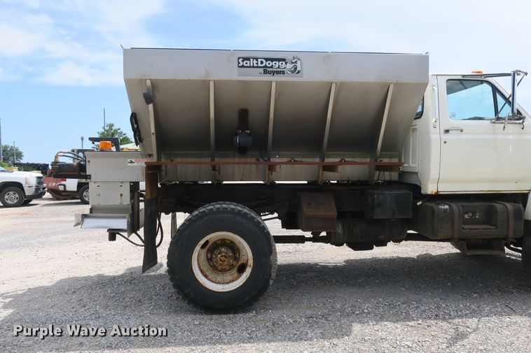 image for item EA9322 1998 Ford F800 spreader truck