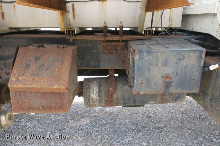 image for item EA9322 1998 Ford F800 spreader truck