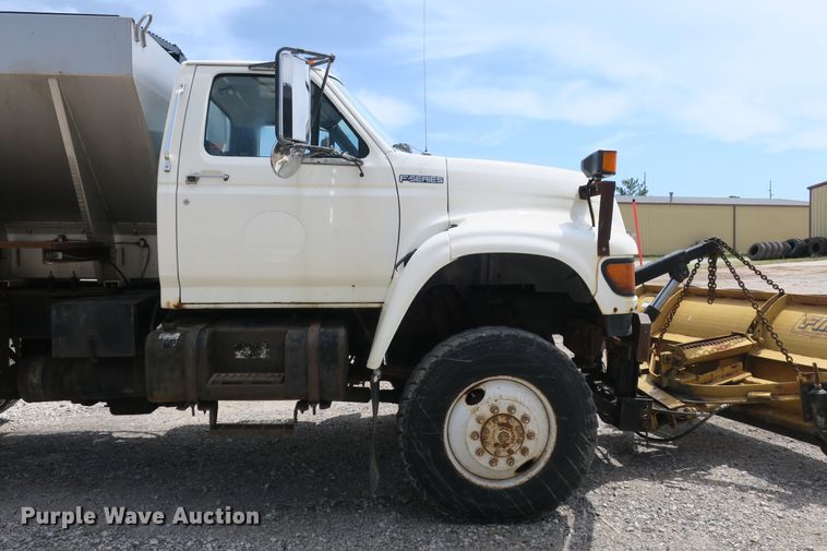 image for item EA9322 1998 Ford F800 spreader truck