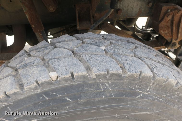 image for item EA9322 1998 Ford F800 spreader truck