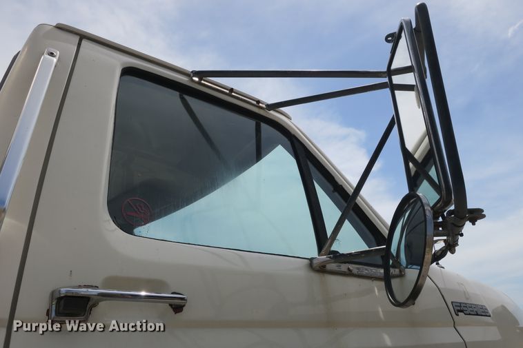 image for item EA9322 1998 Ford F800 spreader truck