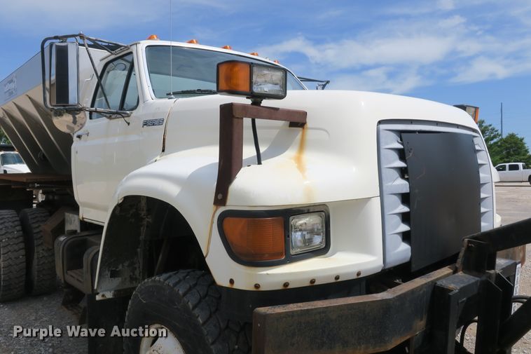 image for item EA9322 1998 Ford F800 spreader truck