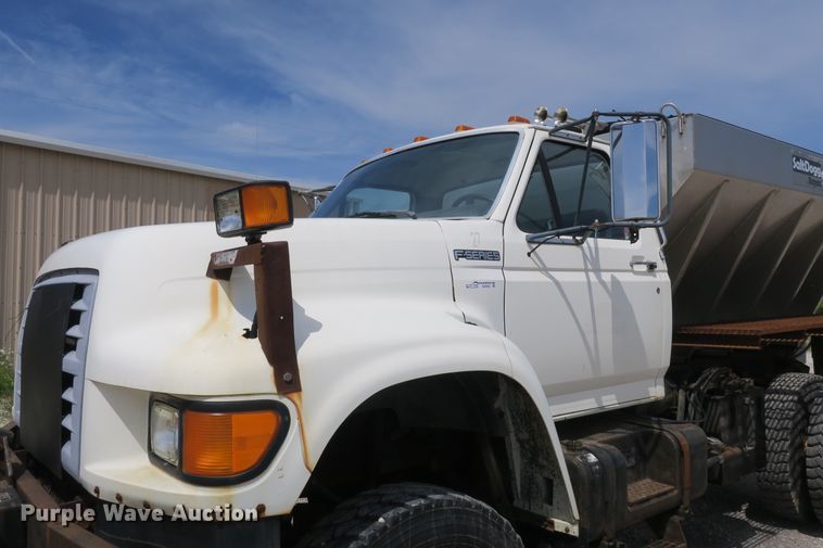 image for item EA9322 1998 Ford F800 spreader truck