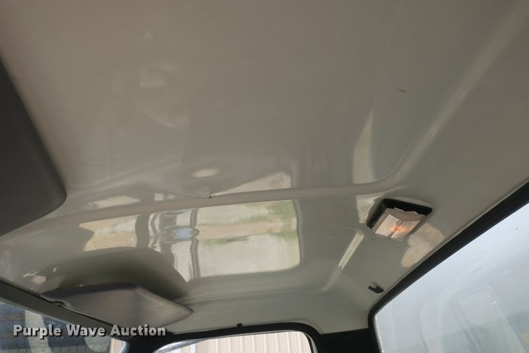 image for item EA9322 1998 Ford F800 spreader truck