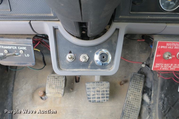 image for item EA9322 1998 Ford F800 spreader truck