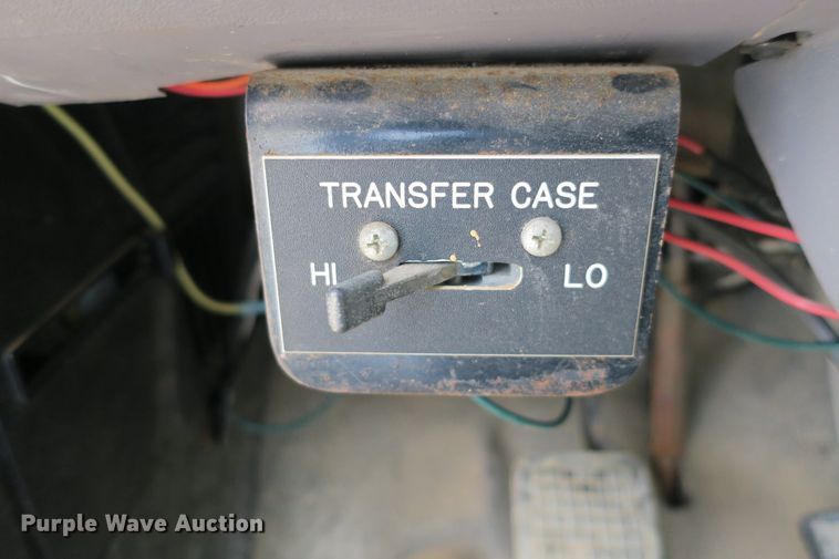 image for item EA9322 1998 Ford F800 spreader truck