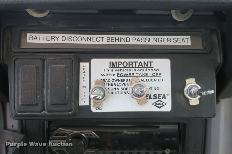 image for item EA9322 1998 Ford F800 spreader truck