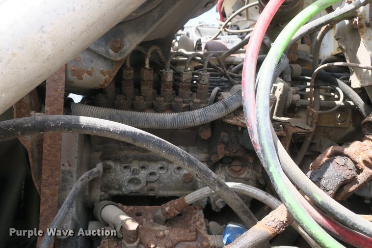 image for item EA9322 1998 Ford F800 spreader truck