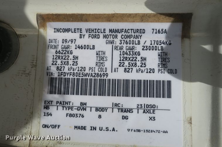 image for item EA9322 1998 Ford F800 spreader truck